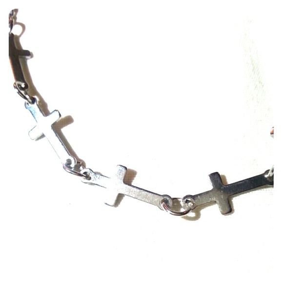 5 linked  silver cross necklace