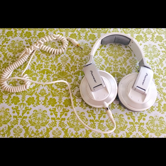 HDJ 2000 white and gray Pioneer headphones