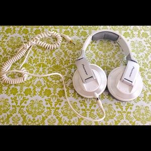 HDJ 2000 white and gray Pioneer headphones