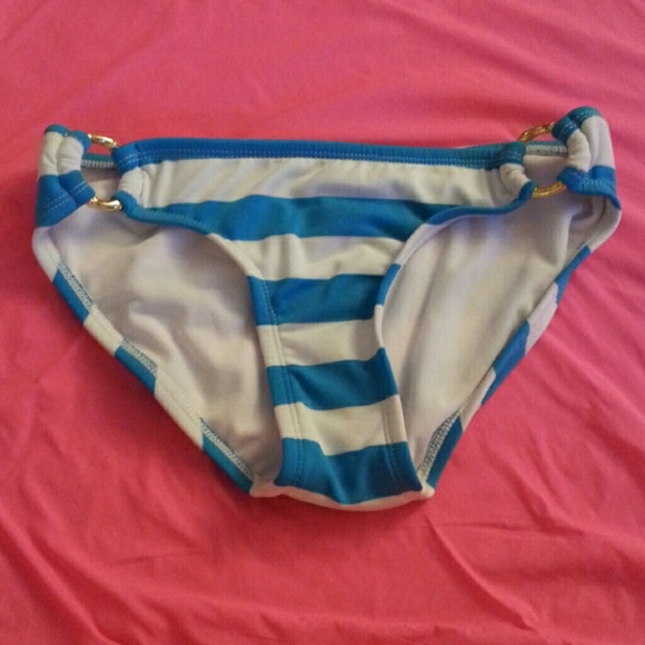3 Bikini bottoms