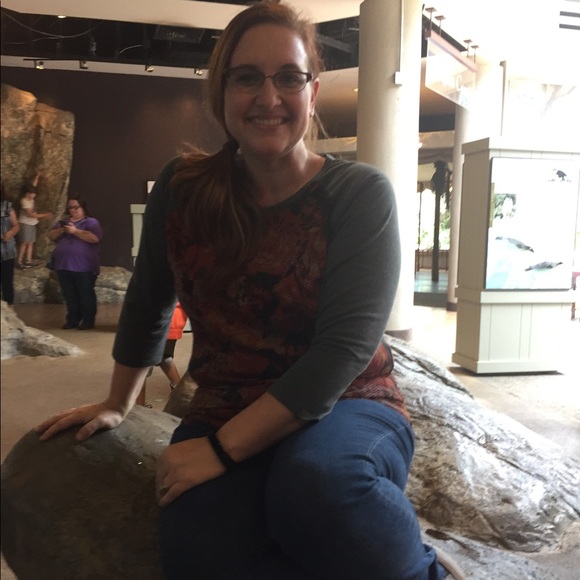 Meet your Posher, Emily - Picture 3 of 5