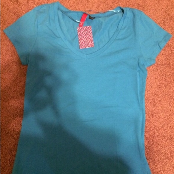 New H&M blue v-neck t-shirt with tag. - Picture 1 of 1