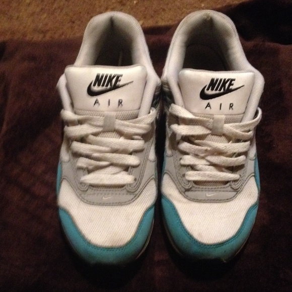 Blue/white/tan Nike max. To small 4 me - Picture 1 of 4