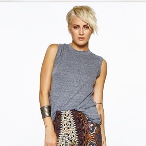 Novella Royale grey muscle tee