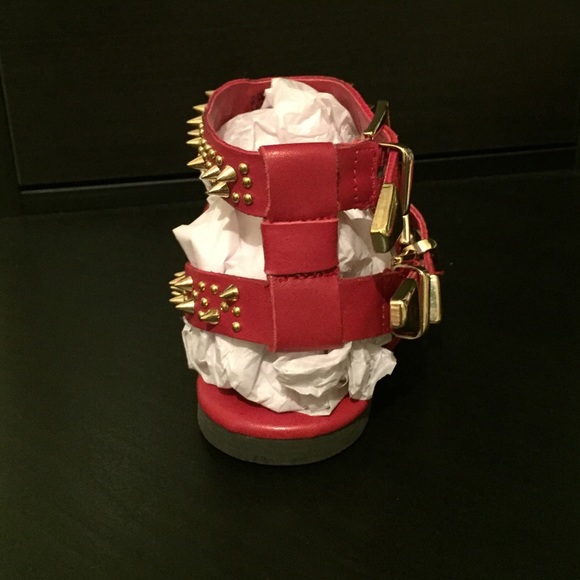 Steve Madden 'Studup' Sandal - Picture 3 of 4