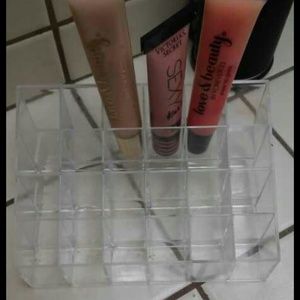 Lipstick/ Lip gloss organizer??