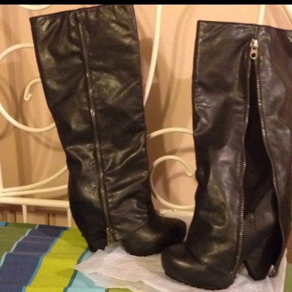 Black /zipper