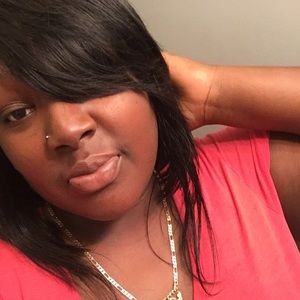 Meet your Posher, Demeka