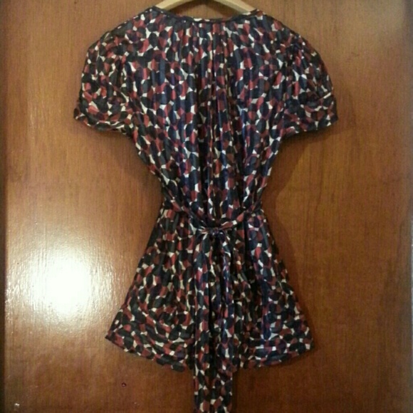 LOWEST - BCBG 100% Silk Elliptical Blouse X-SMALL - Picture 2 of 3