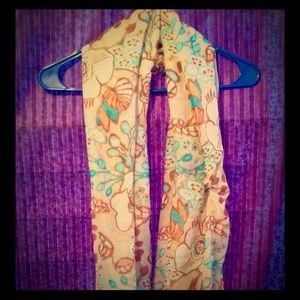 Cute women's fashion scarf