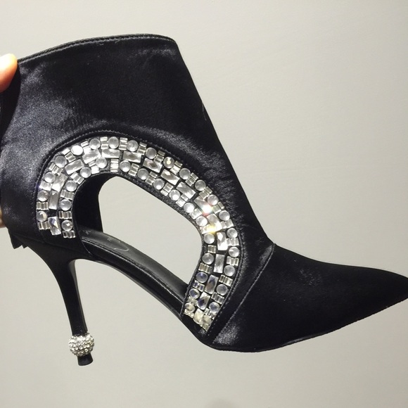 【sold】Roger Vivier 2015 new season ankle bootie！