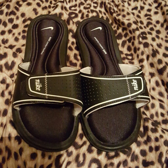 Nike sandals (NWOT)