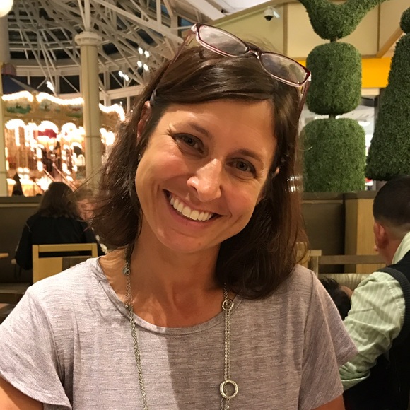 Meet your Posher, Leigh - Picture 2 of 3