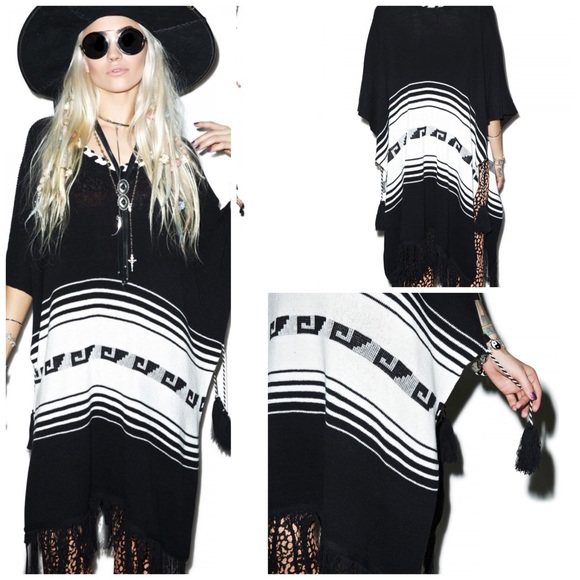 ❗️WILDFOX Loose Knit Sweater Fringe Cape - Picture 2 of 4
