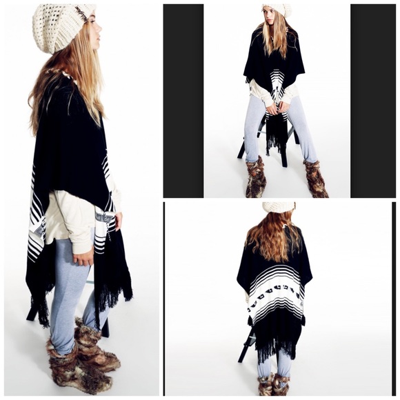 ❗️WILDFOX Loose Knit Sweater Fringe Cape - Picture 3 of 4