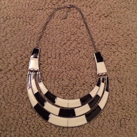 Forever21 metallic collar necklace
