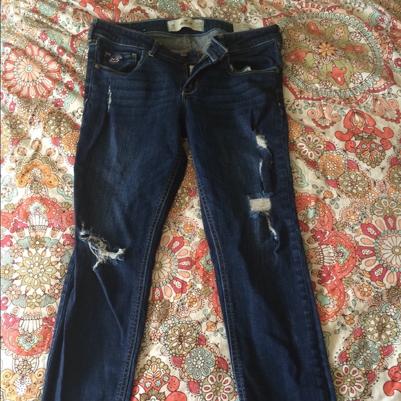 Distressed skinny jeans