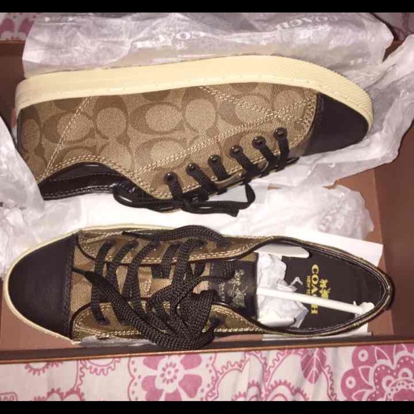 Women Coach shoes