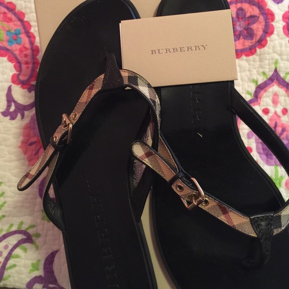 Authentic Burberry flip flops - Picture 2 of 3