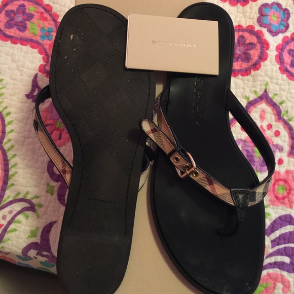 Authentic Burberry flip flops - Picture 3 of 3