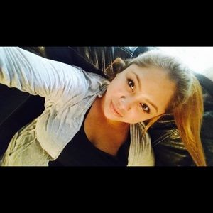 Meet your Posher, Valeria