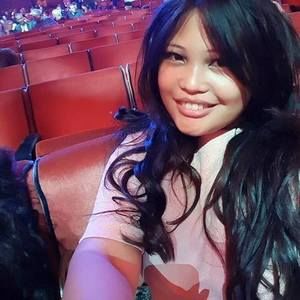 Meet your Posher, Adrienne