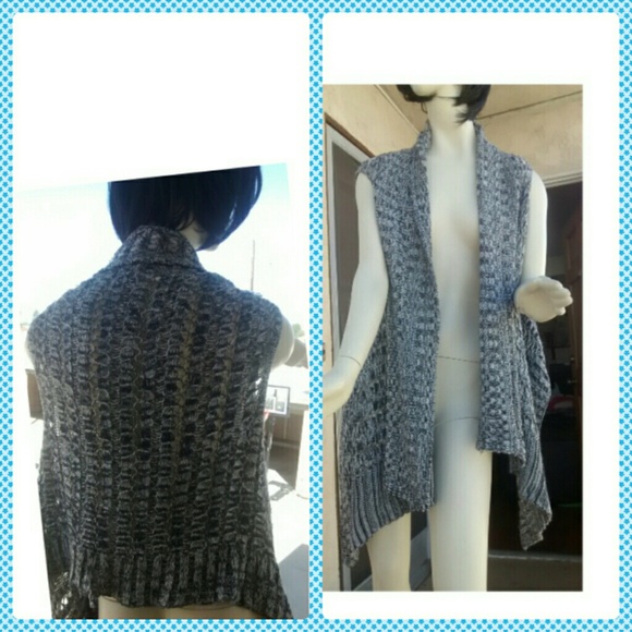 Black and white knit sleeveless sweater - Picture 1 of 2