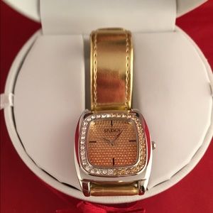 New in box studio time gold tone watch!