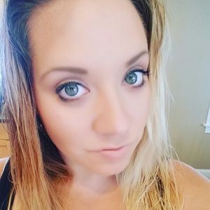 Meet your Posher, Lee-anna