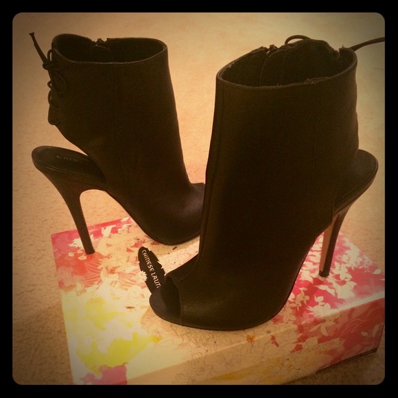 Shoe booties