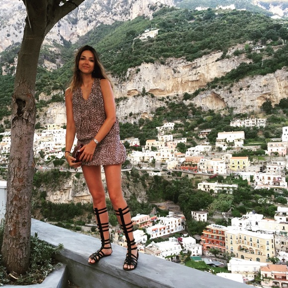 Meet the Parisian Posher - Marie-Charlotte - Picture 2 of 8