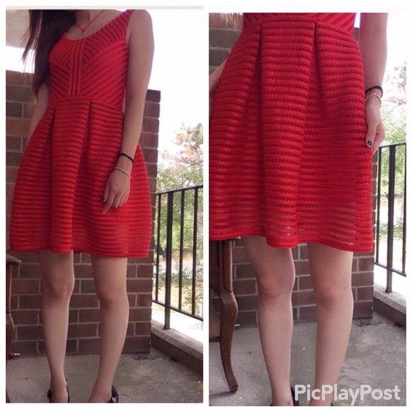 Red Dress - Picture 4 of 4