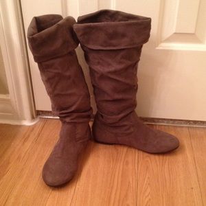 💥FLASH SALE💥 Scrunch suede slip on boots