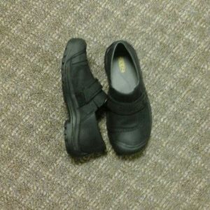 Keen ladies size 8 never worn