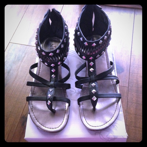 Shï Black Gladiator Sandals