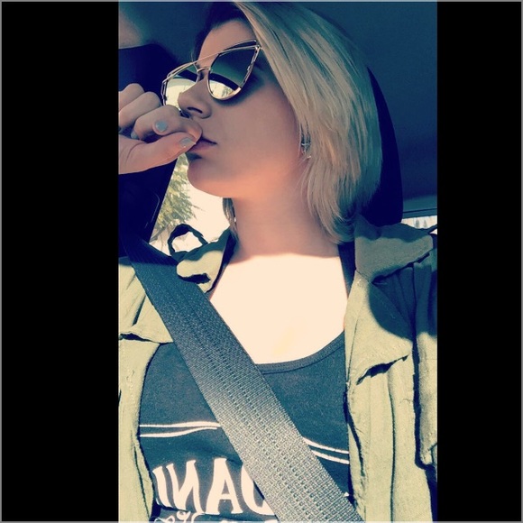 Meet your Posher, Kathryn - Picture 3 of 4