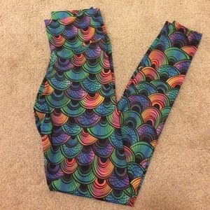 Stunning rainbow mermaid leggings!!