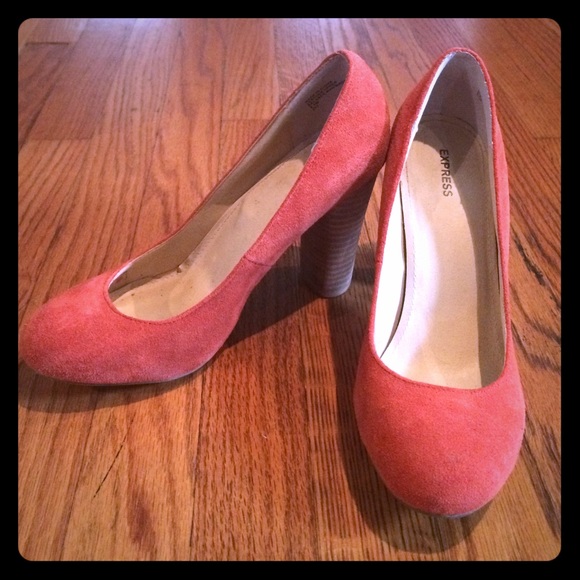 Express coral heels size 8.5