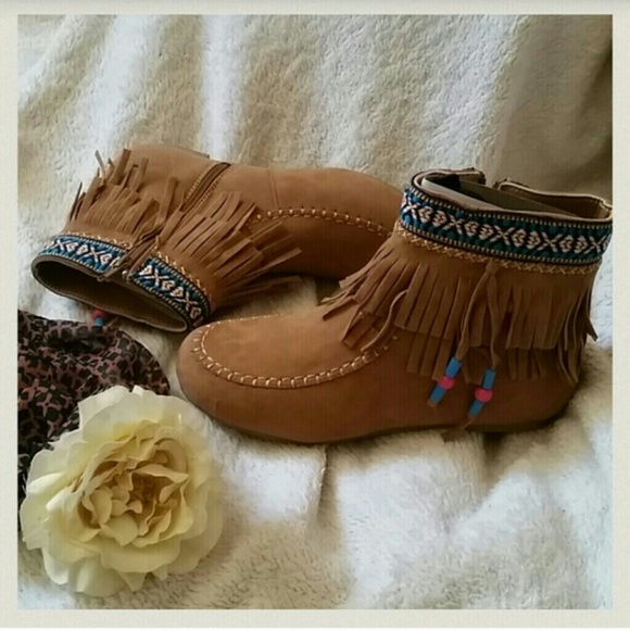 $$ 🆕 Tribal Fringe Moccasin Booties - Picture 3 of 3