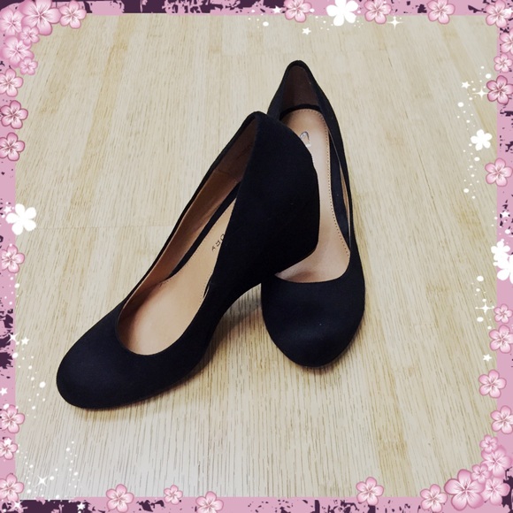 Chinese Laundry Wedges