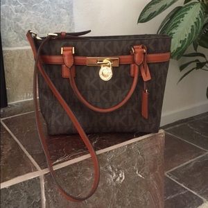 Michael Kors Hamilton Traveler Medium Logo Tote