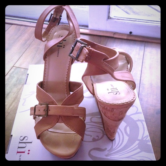 Shï Nude Wedges