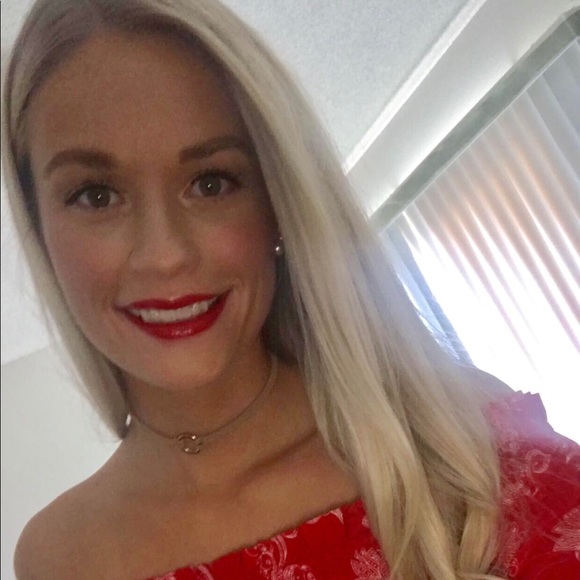 Meet your Posher, Aivree - Picture 2 of 2