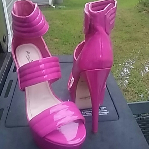 Shoes - Picture 3 of 4