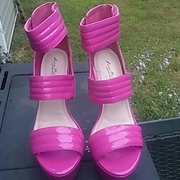 Shoes - Picture 4 of 4