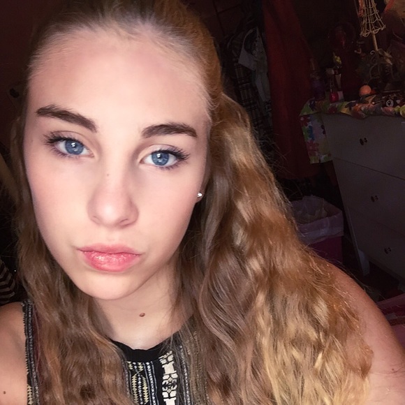 Meet your Posher, Adrianna