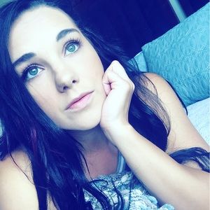 Meet your Posher, Jade