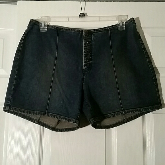 Woman's denim shorts - Picture 1 of 3