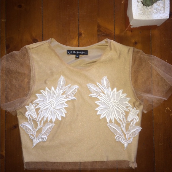SOLD 🙌🏼For love and lemons crop floral top