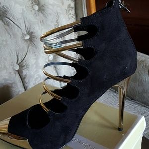 Black and gold high heel shoes brand new
